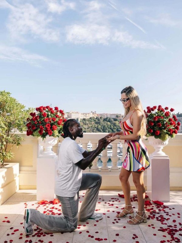 Chúc mừng! Beverly đã cầu hôn thành công với bạn gái vào sinh nhật lần thứ 37 của anh ấy. Hai người 